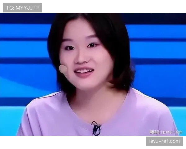 张家齐逛菜市场，塑料袋里竟然露出名牌盒子